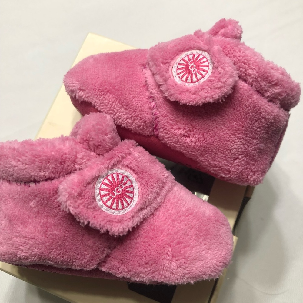 UGG